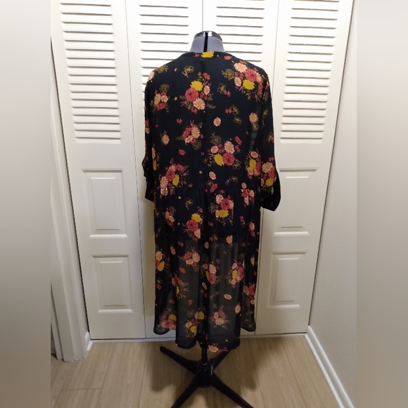 Torrid Georgette High-low Babydoll Button Up Blouse. Torrid size 4 (26w) - Picture 2 of 9